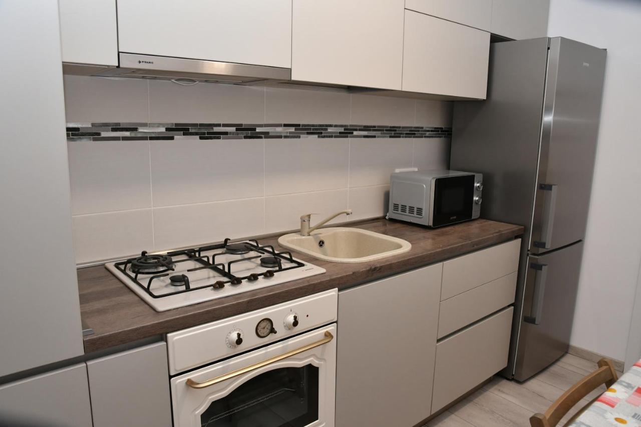 Toporasi Apartament Apartment Крайова Екстериор снимка