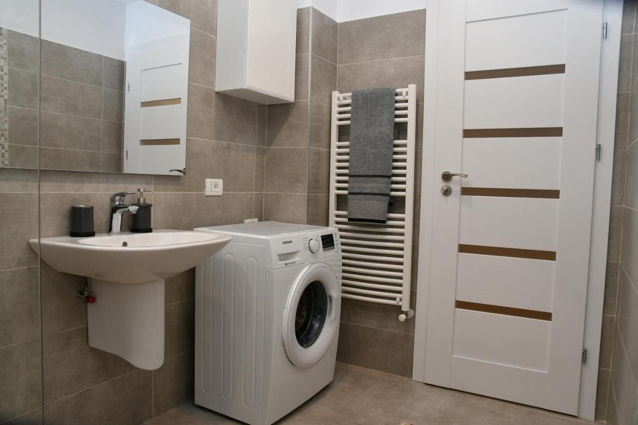 Toporasi Apartament Apartment Крайова Екстериор снимка
